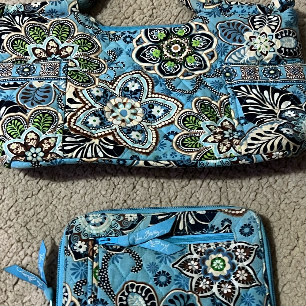 🖤 Vera Bradley Bali Blue Flowers Handbag & Wallet 🖤 - Picture 2 of 12